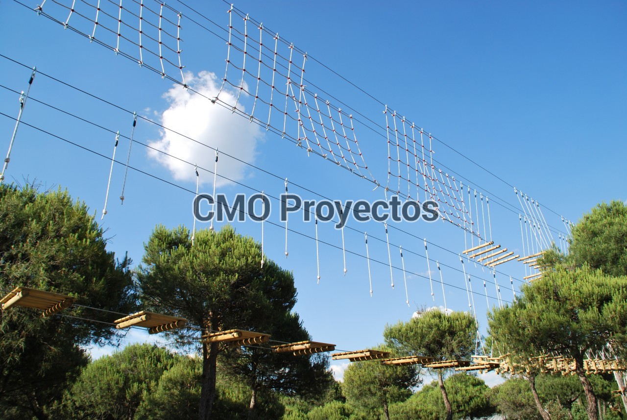 Circuits multi aventura en tòtems en Parque Multiaventura CMO Proyectos
