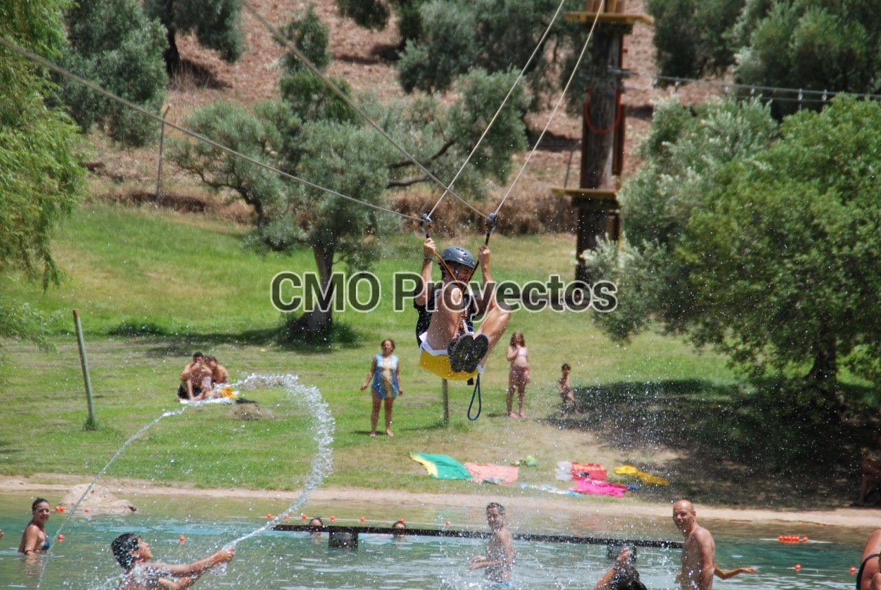 Tirolina doble gigante en Parque Multiaventura CMO Proyectos